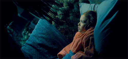 RÃ©sultat de recherche d'images pour "haunting of hill house bent neck lady"