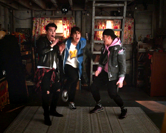 Aparato do Entretenimento: CRÃTICA: Julie and the Phantoms, uma nostalgia  contemporÃ¢nea bem produzida por Kenny Ortega para a Netflix