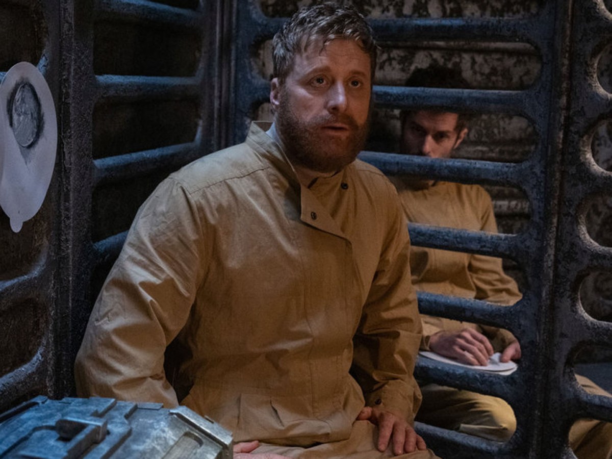 Resident Alien – S04E01 – Prisoners –&nbsp;16/20