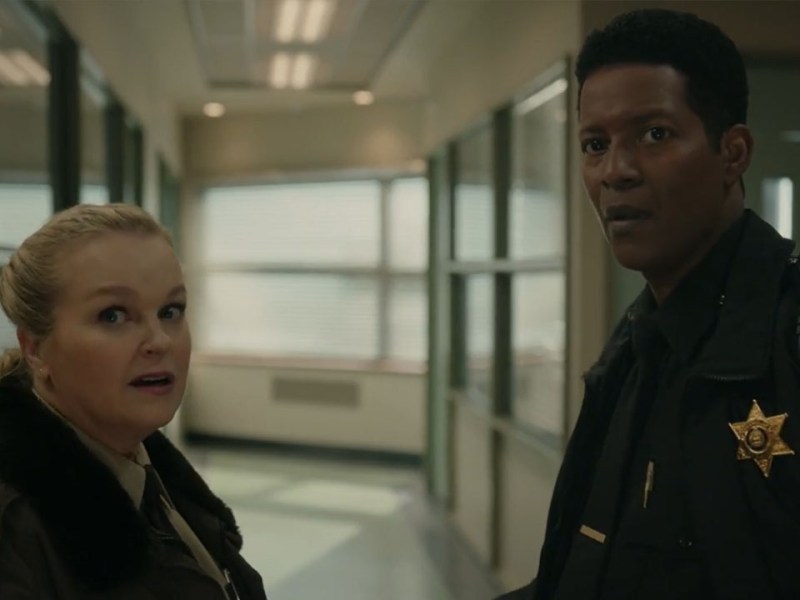 Resident Alien – S04E08 – Mine Town –&nbsp;18/20