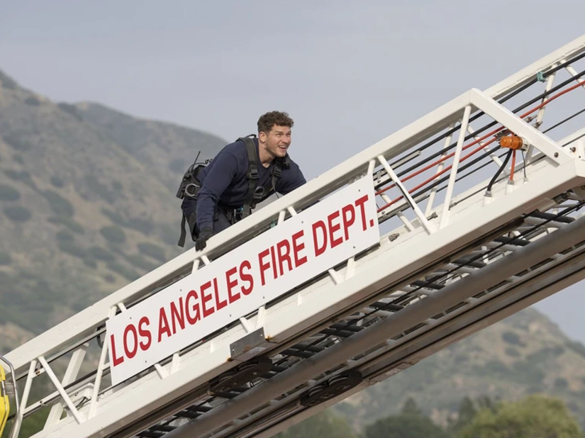 9-1-1 – S09E17 – I Got You Babe –&nbsp;12/20